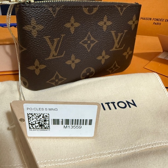 Louis Vuitton Monogram Key Pouch Cles S - Picture 2 of 11